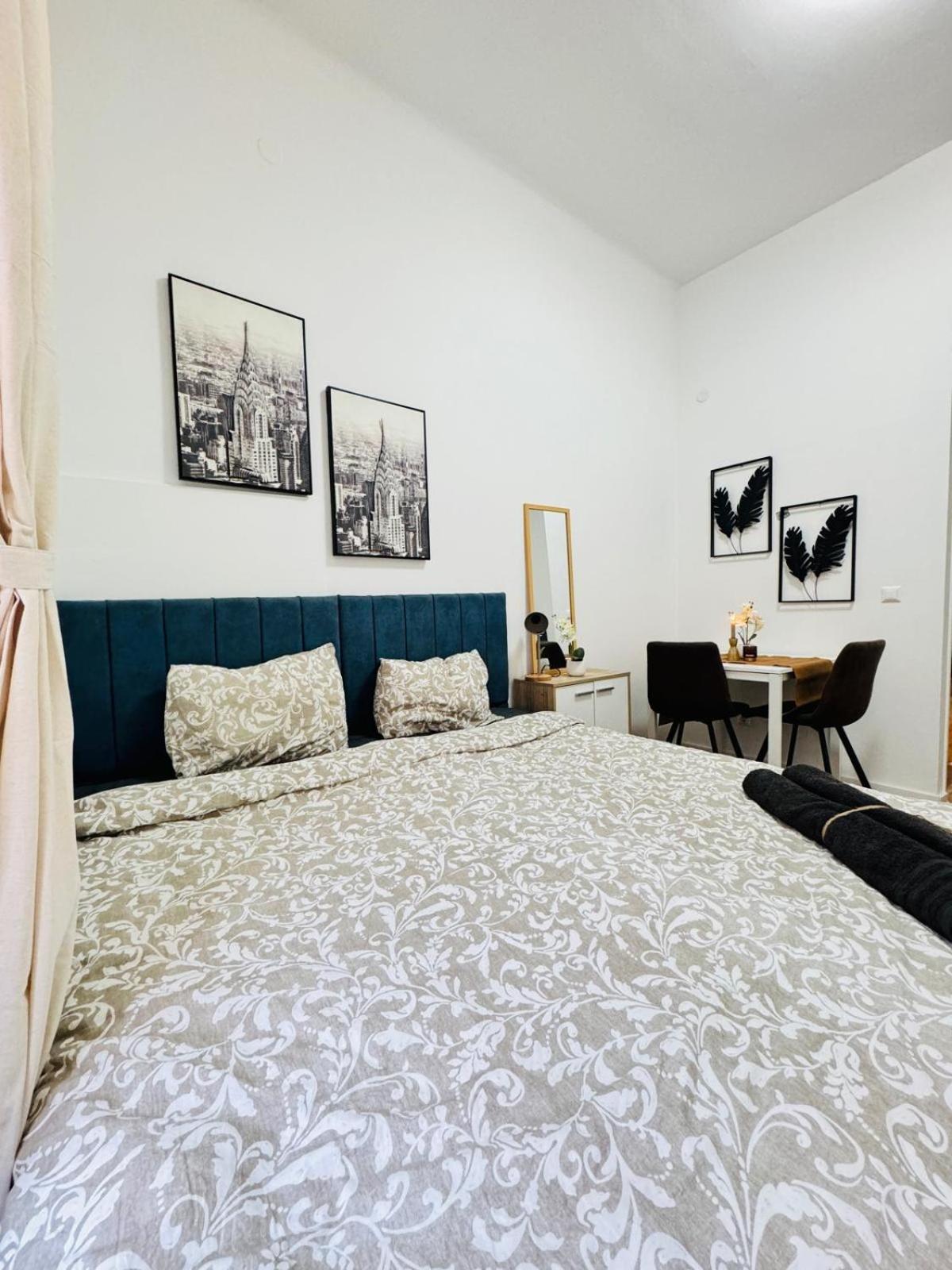 Comfortable 5br Shared 10 Minute Walk To Matzleinsdorfer Platz Wien