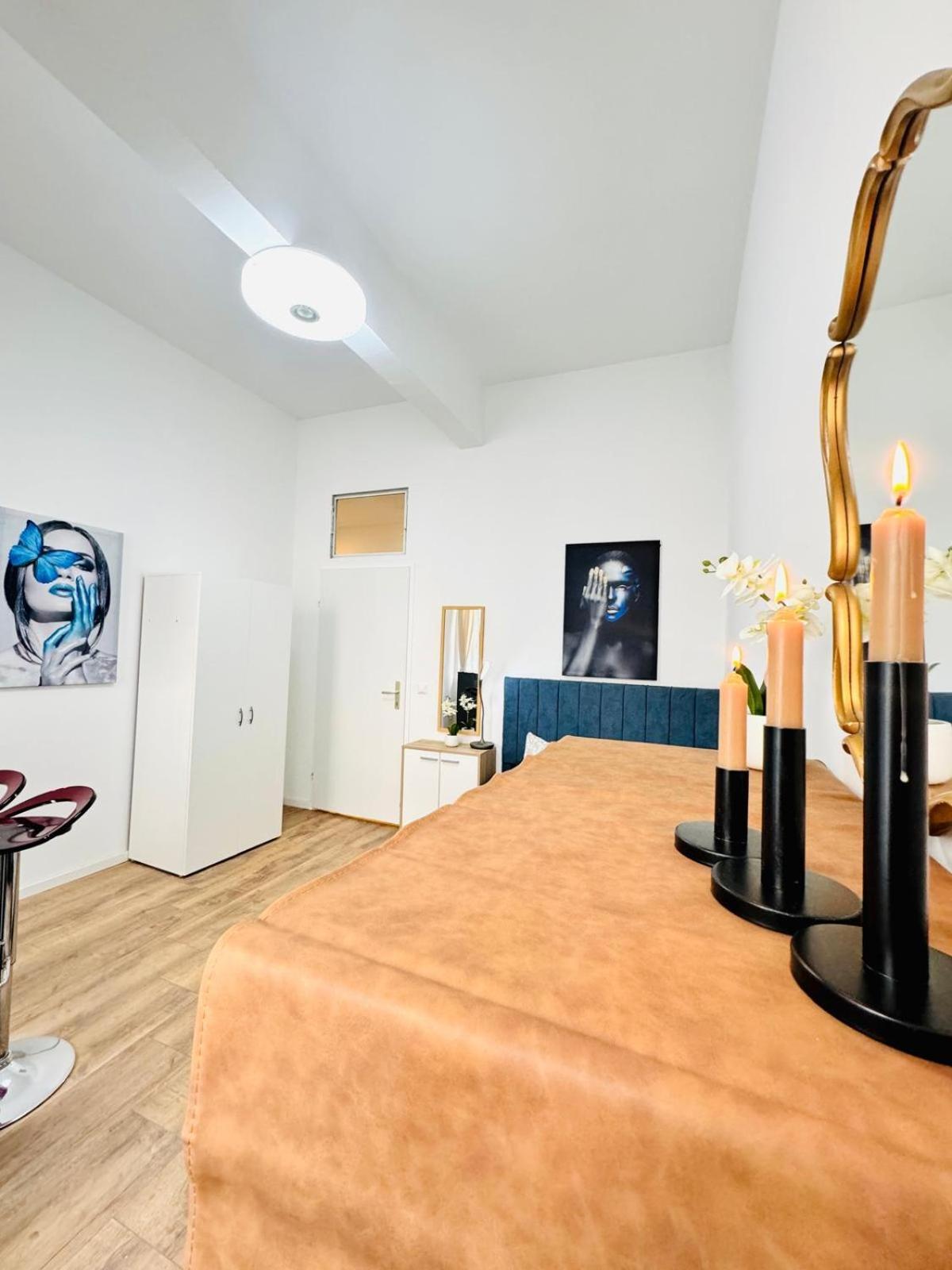 Comfortable 5br Shared 10 Minute Walk To Matzleinsdorfer Platz Wien