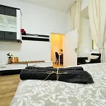 Comfortable 5Br Shared Apt 10 Minute Walk To Matzleinsdorfer Platz